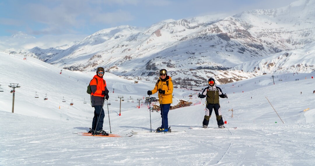 PURESKI 教練團隊在北海道雪場合照,專業的華語滑雪教學團隊